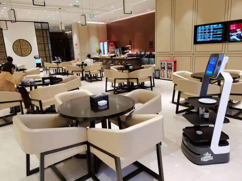 40kg大容量全天候配送！工博士送餐机器人落地白云机场