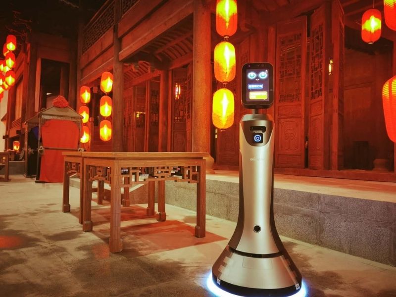 贵州梦归平原引入工博士智能机器人，打造智慧文旅新体验